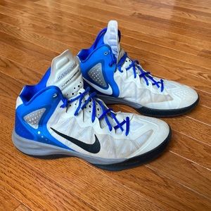 Nike basketball shoes (8.5)